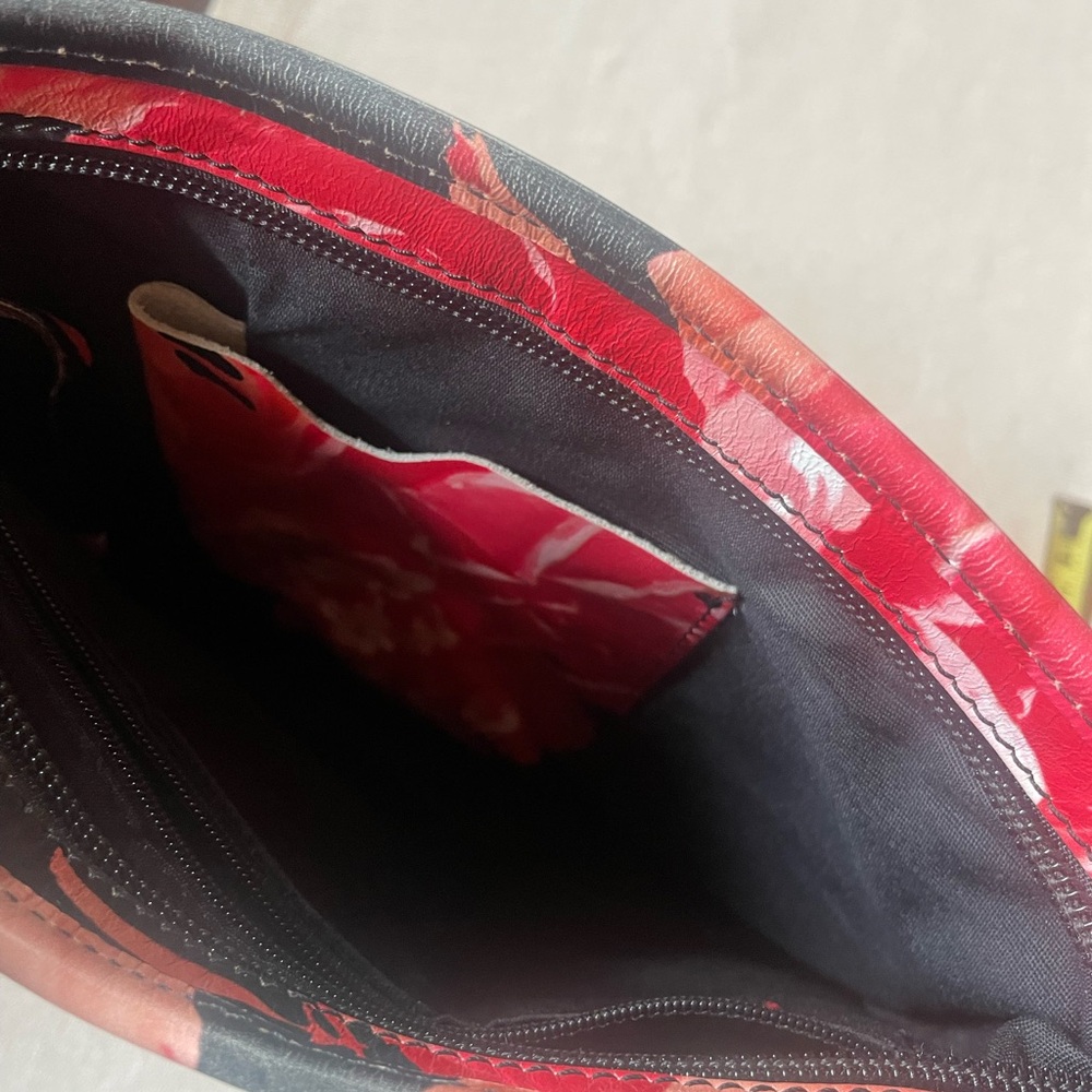 Maurizio Taiuti Red and Black Floral Crossbody Bag - Picture 7 of 9